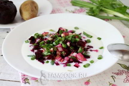 Классический холодный свекольник на кефире