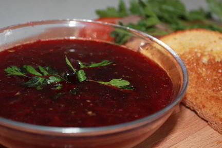 Свекольник с гренками