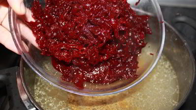 свекольник с гренками