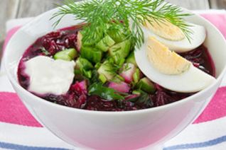 Свекольник с крапивой, огурцом и картофелем