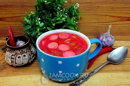 Свекольник с сосисками и сметаной