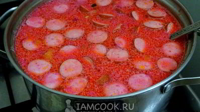 свекольник с сосисками и сметаной