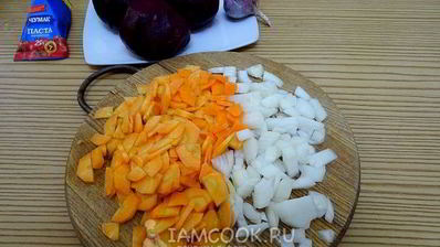 свекольник с сосисками и сметаной