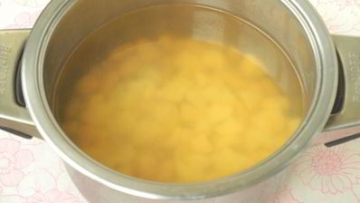 свекольник со щавелем, фасолью и шампиньонами