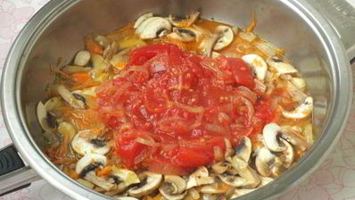 свекольник со щавелем, фасолью и шампиньонами