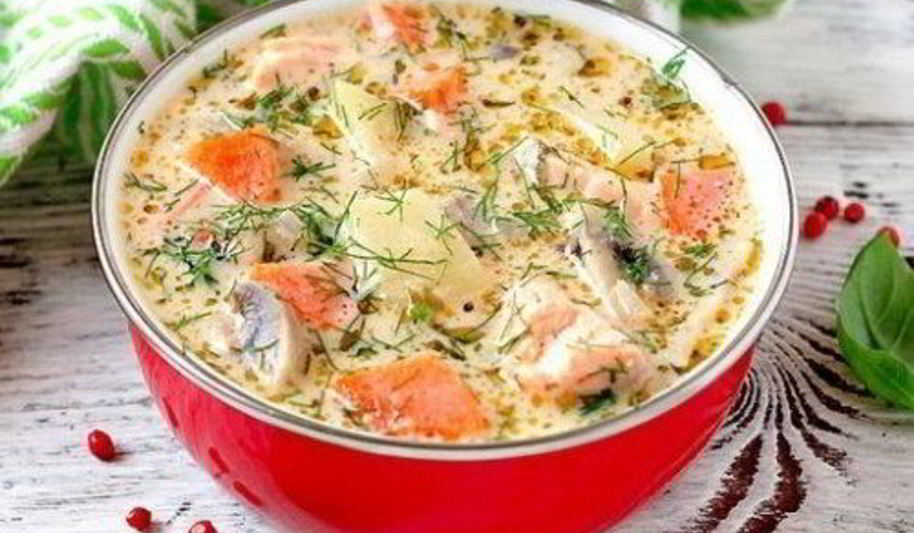 Рецепт аппетитного сырного супа с форелью и грибами