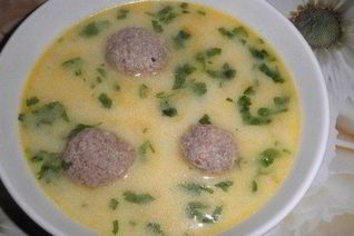 Сырный суп с фрикадельками из говяжьего фарша