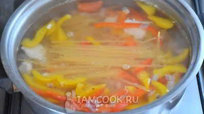 сырный суп с курицей и вермишелью