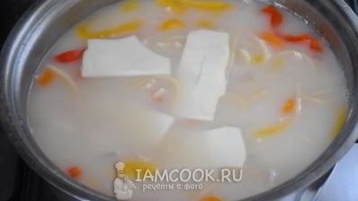 сырный суп с курицей и вермишелью