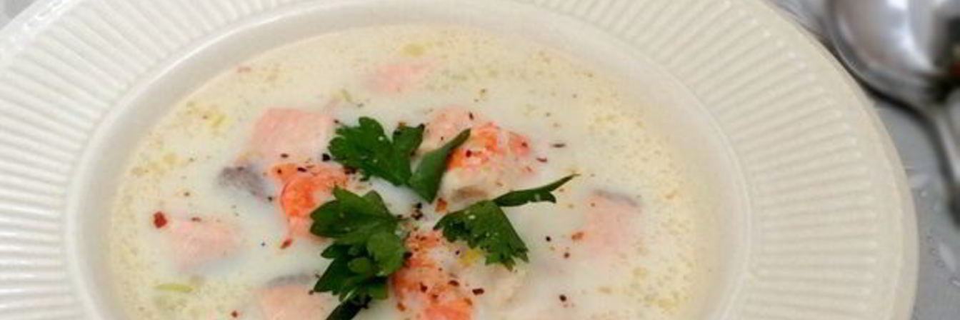 Сырный суп с семгой и креветками