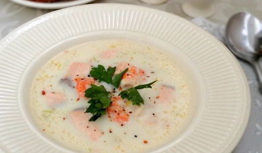 Рецепт сырного супа с семгой и креветками