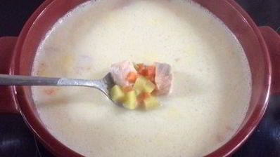 сырный суп с семгой и креветками