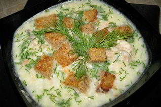 Сырный суп со сливками, ветчиной и сухариками