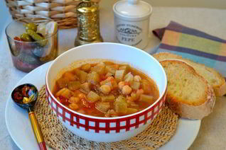 Томатно-баклажановый суп с нутом