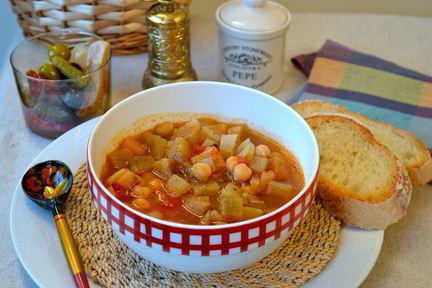 Томатно-баклажановый суп с нутом