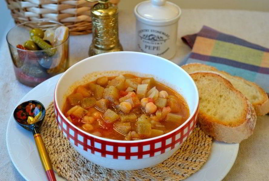 Томатно-баклажановый суп с нутом