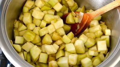 томатно-баклажановый суп с нутом