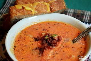 Томатный суп с беконом