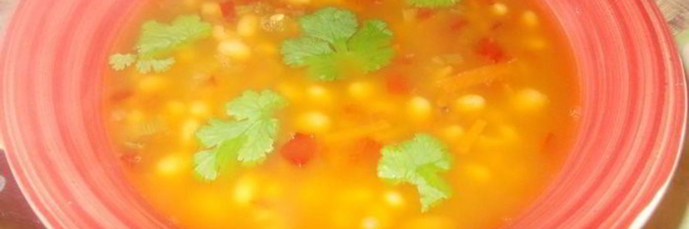 Тосканский суп из фасоли с розмарином и зеленый салат с огурцами и мятой