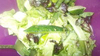 тосканский суп из фасоли с розмарином и зеленый салат с огурцами и мятой