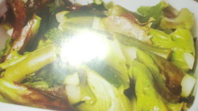 тосканский суп из фасоли с розмарином и зеленый салат с огурцами и мятой