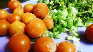 ароматная уха с помидорами и лимоном