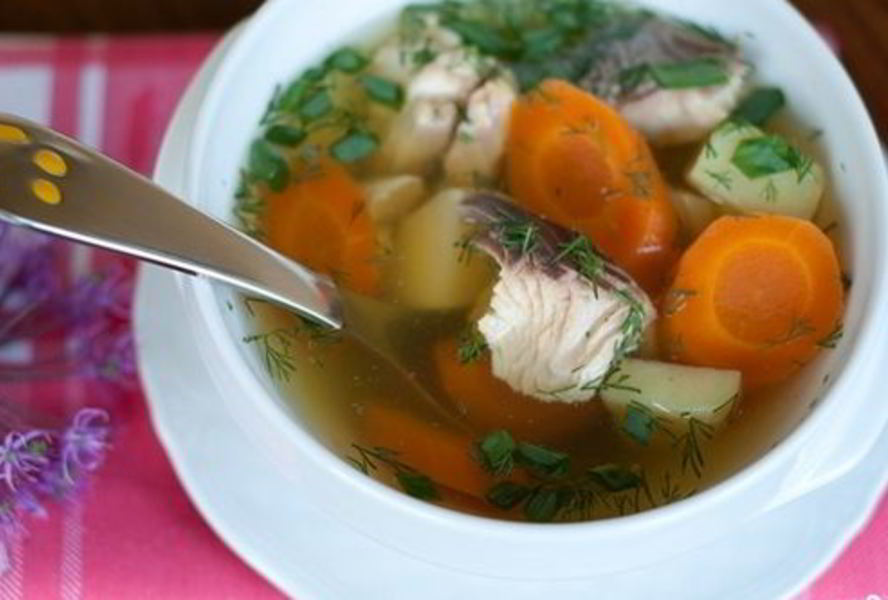 Уха из горбуши со свежим сельдереем