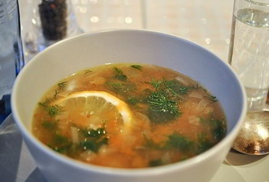 Уха из осетра с томатной пастой