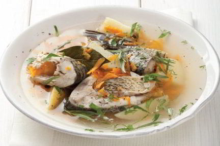 Уха из речной рыбы с корнем пастернака