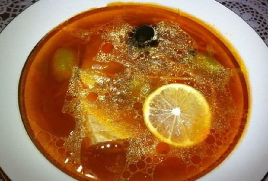 Уха из семги с томатной пастой