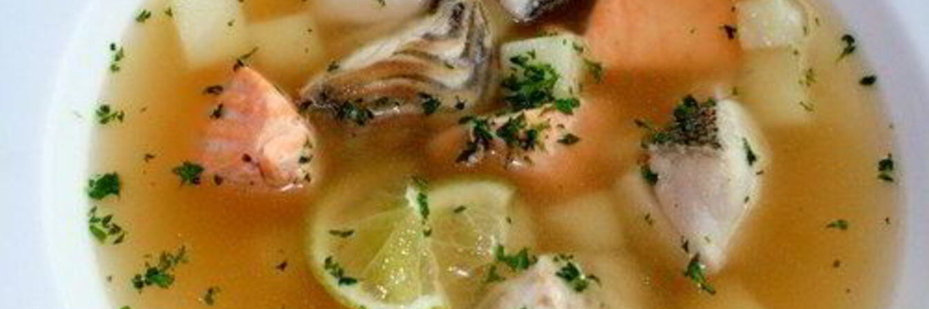 Уха с судаком и курицей