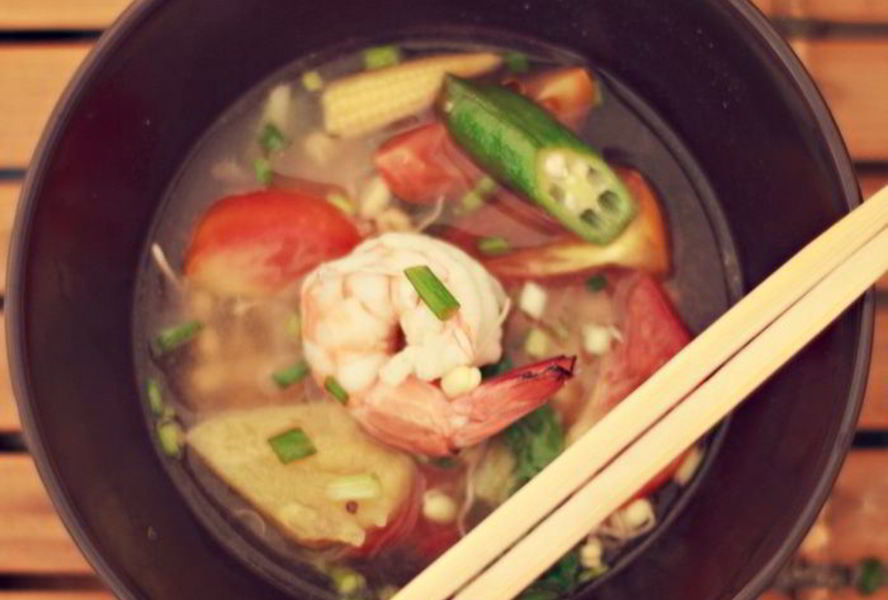 Вьетнамский супчик с креветками и ананасом