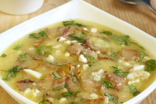 Яичный суп с сыром и беконом