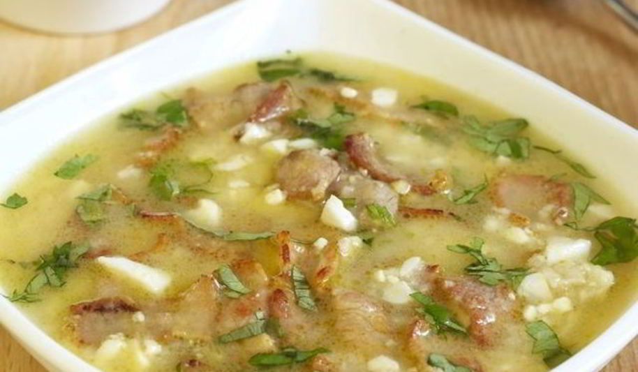 Рецепт яичного супа с сыром и беконом