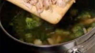 зеленый суп с яичным суфле