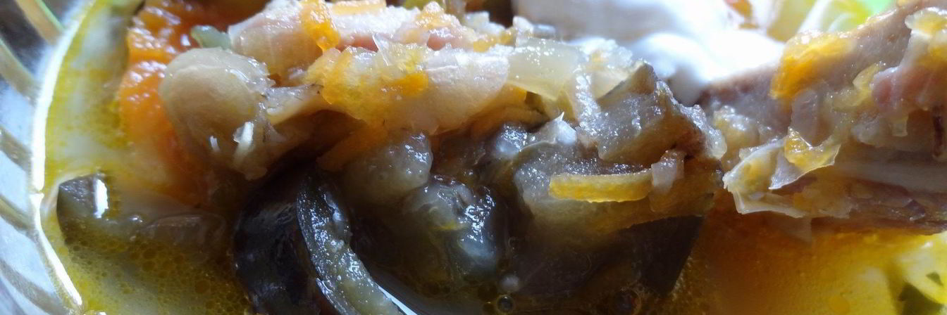 Зимний фасолевый суп с копченостями и баклажанами