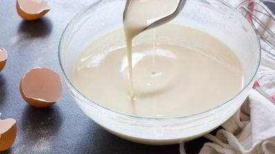 блинчики с фламбированными апельсинами и ванильным мороженым