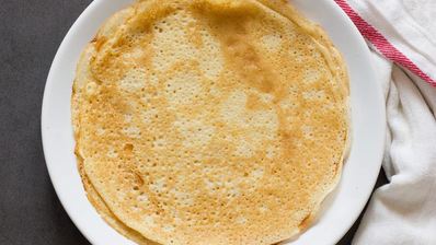 блинчики с фламбированными апельсинами и ванильным мороженым