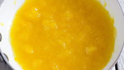 блинчики с фламбированными апельсинами и ванильным мороженым