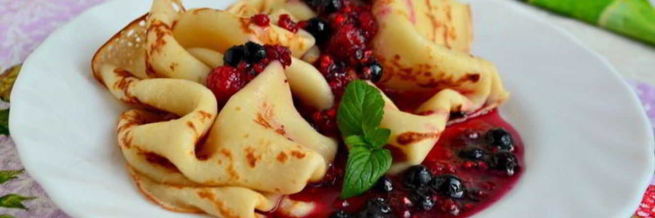 Блинчики с карамелизированными ягодами