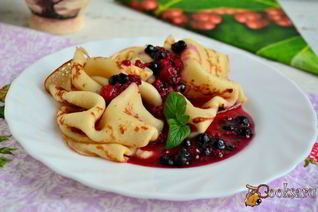 Блинчики с карамелизированными ягодами