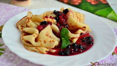 блинчики с карамелизированными ягодами