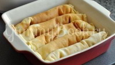 блинчики с творогом, запеченные в сметане