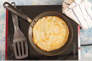 Блинчики тонкие на сковороде