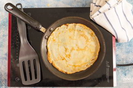 Блинчики тонкие на сковороде