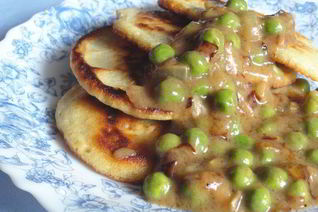 Блины на пиве с зеленым горошком
