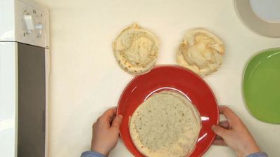 блины с грушей и карамелью