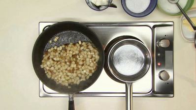 блины с грушей и карамелью