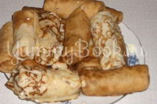 Блины с начинкой из риса, грибов и курицы