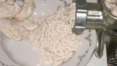 блины с начинкой из риса, грибов и курицы